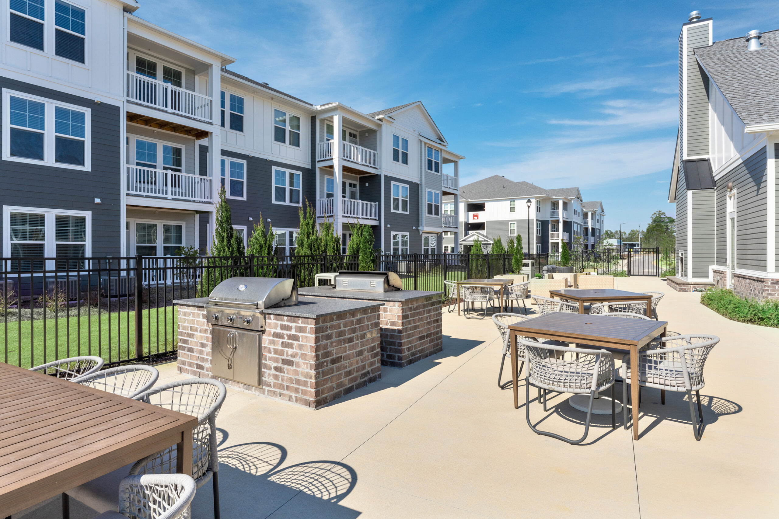 美品✨ L'Appartement アパルトモンCape SweatParka Pet-Friendly Apartments in New Bern, NC - Hawthorne at New Bern